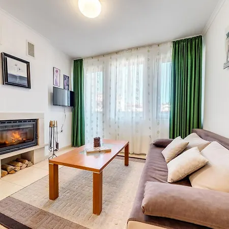 Апартаменты тристаен 1а17 гранд манастира *