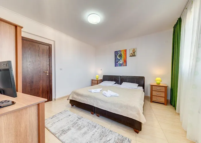 Апартамент тристаен 1а17 гранд манастира *